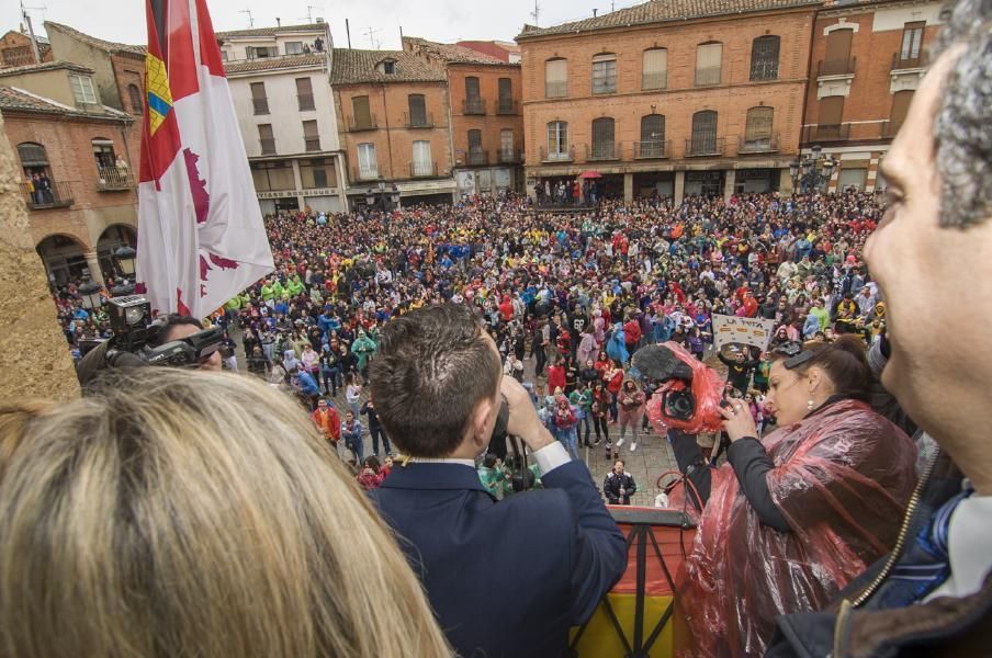 La lluvia no restó ambiente a la petición del Toro