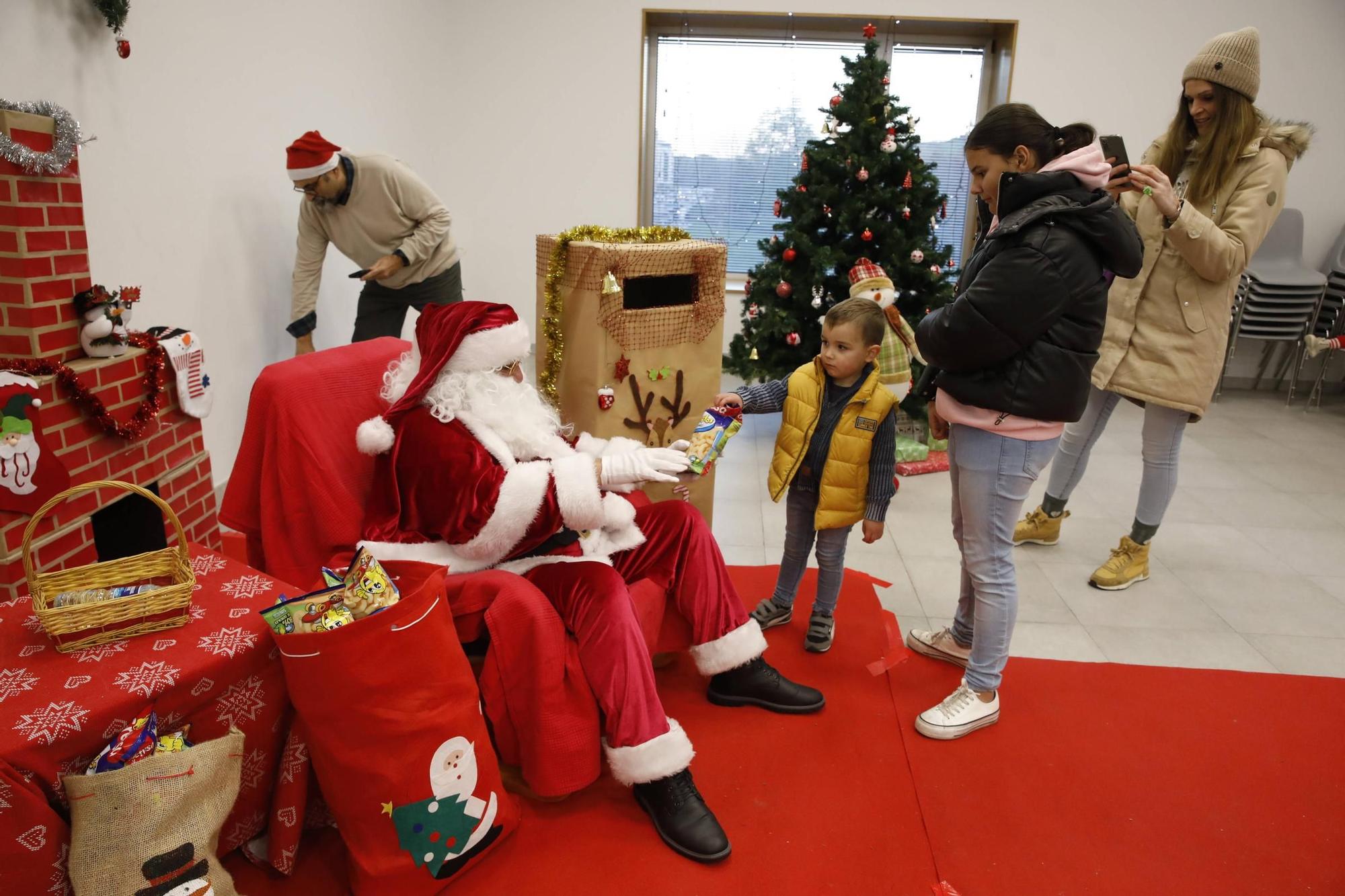 Así fue la visita de Papá Noel a Nuevo Roces, en imágenes