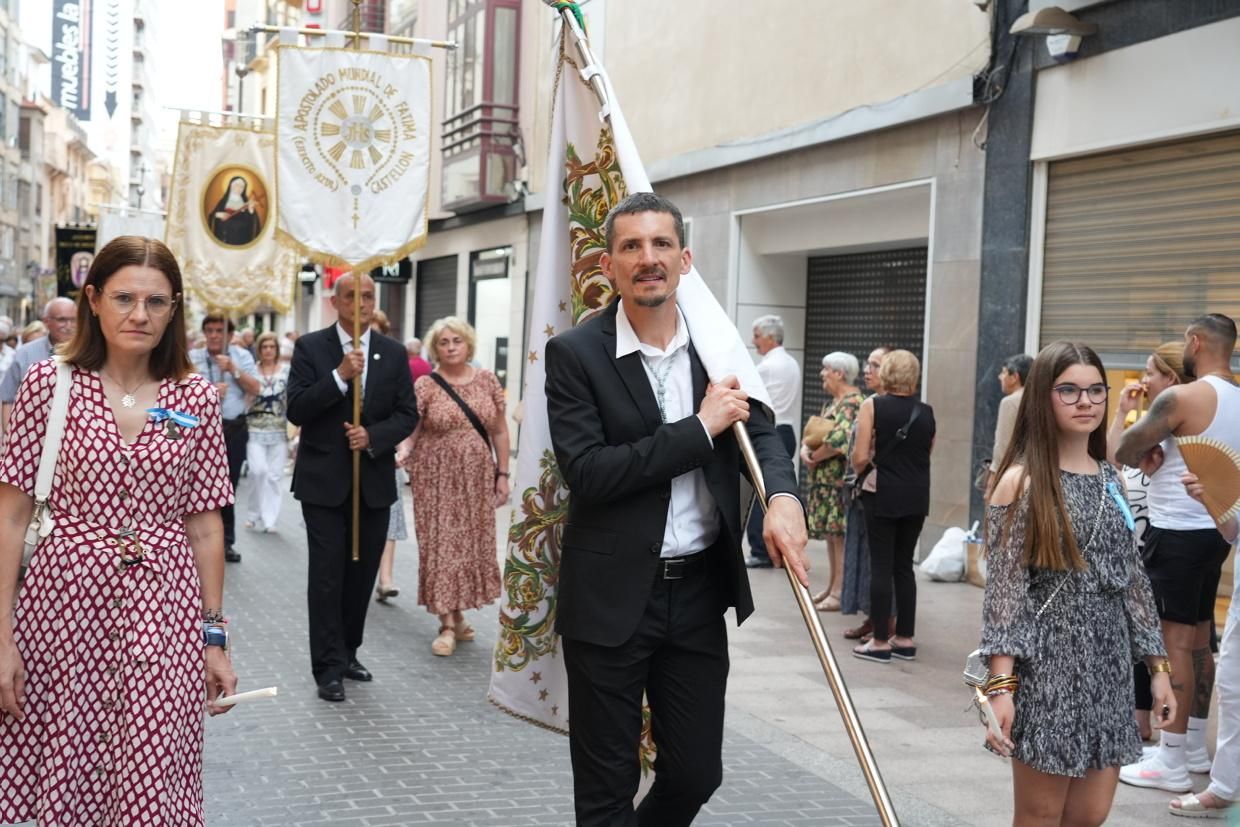 Castelló recibe con honores al Santísimo en la procesión del Corpus Christi