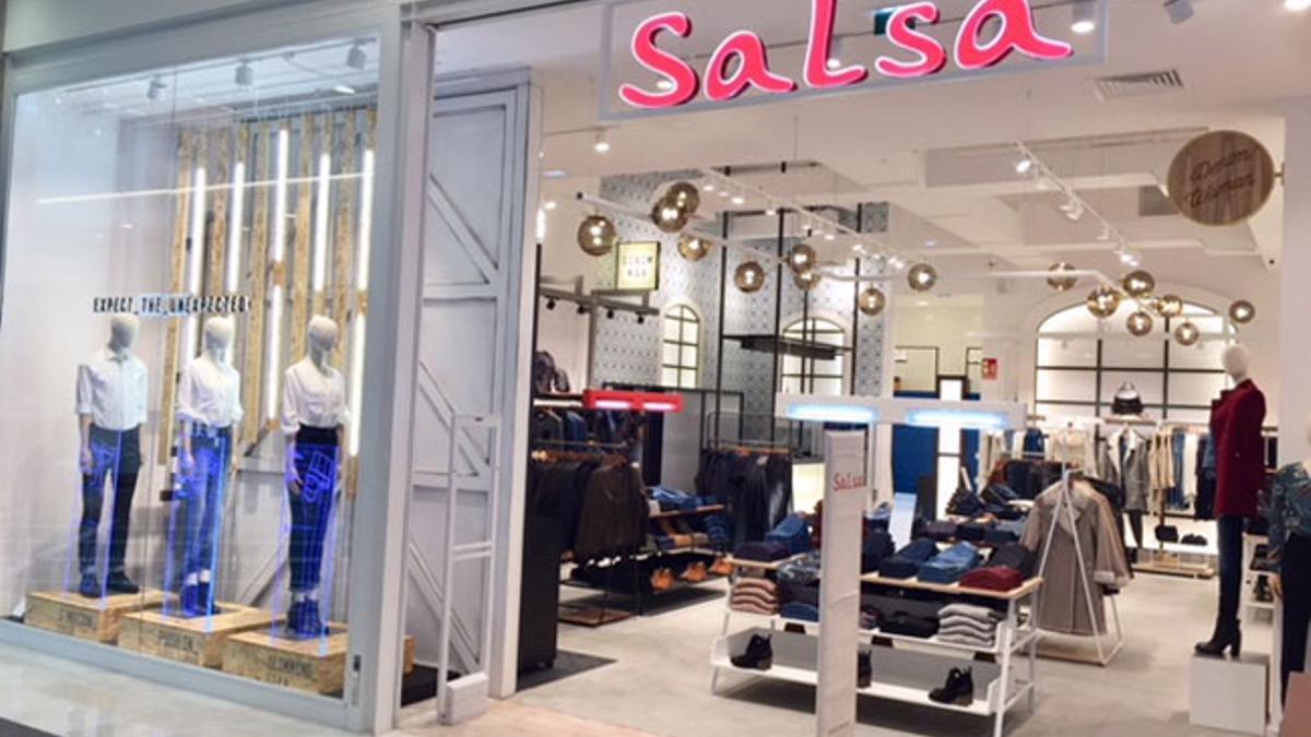 Salsa, la marca de 'jeans' preferida de Sara Carbonero, continúa su  expansión por España - Woman