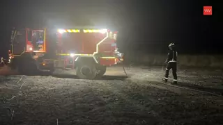 Descubierto un cuerpo carbonizado dentro de un coche tras la extinción de un incendio en Morata de Tajuña