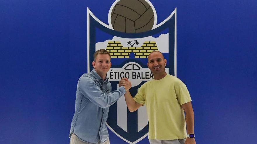 El Atlético Baleares anuncia la renovación del técnico Tato García
