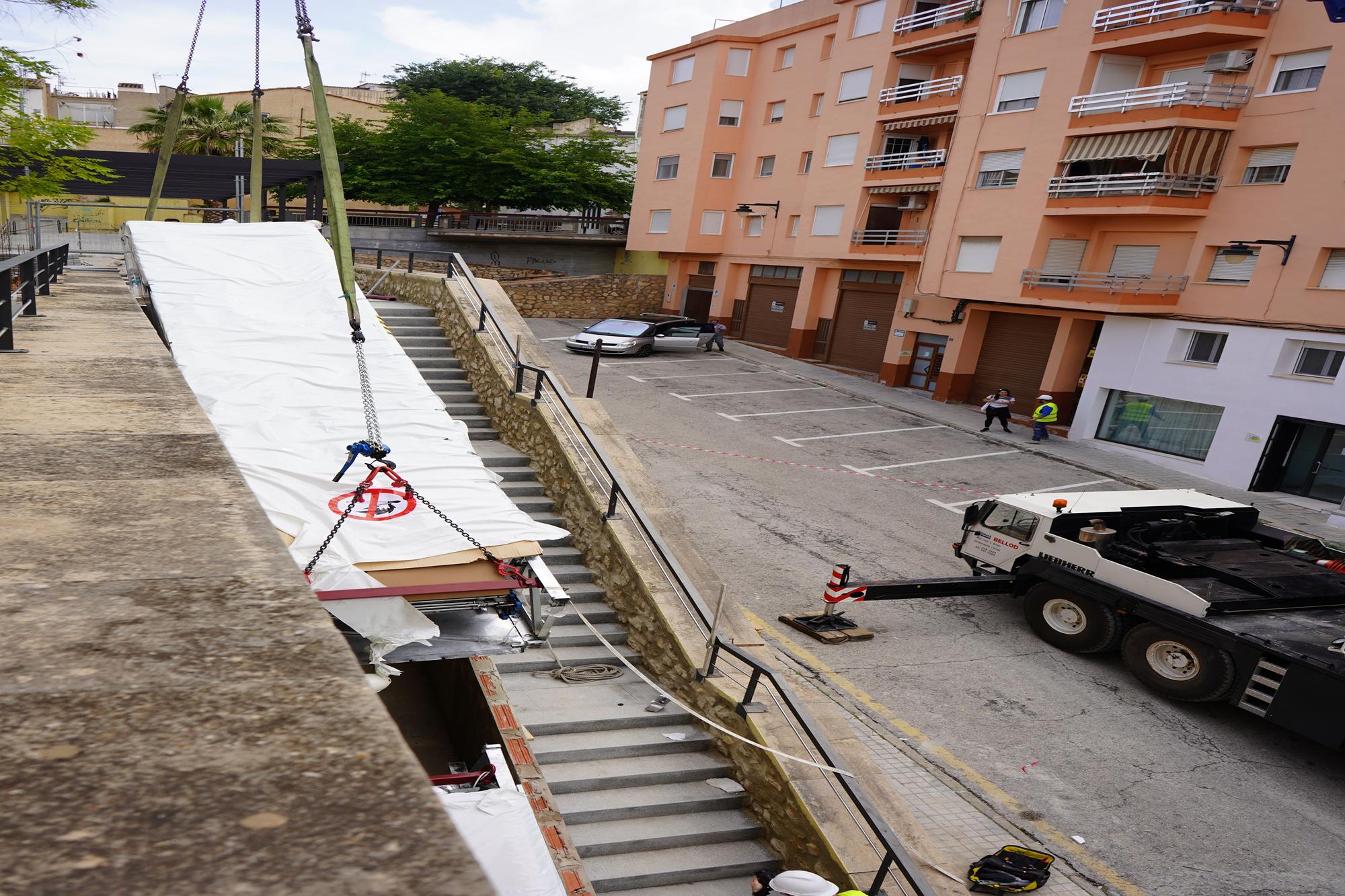 Inician el montaje de las escaleras mecánicas del Mercat de Ontinyent