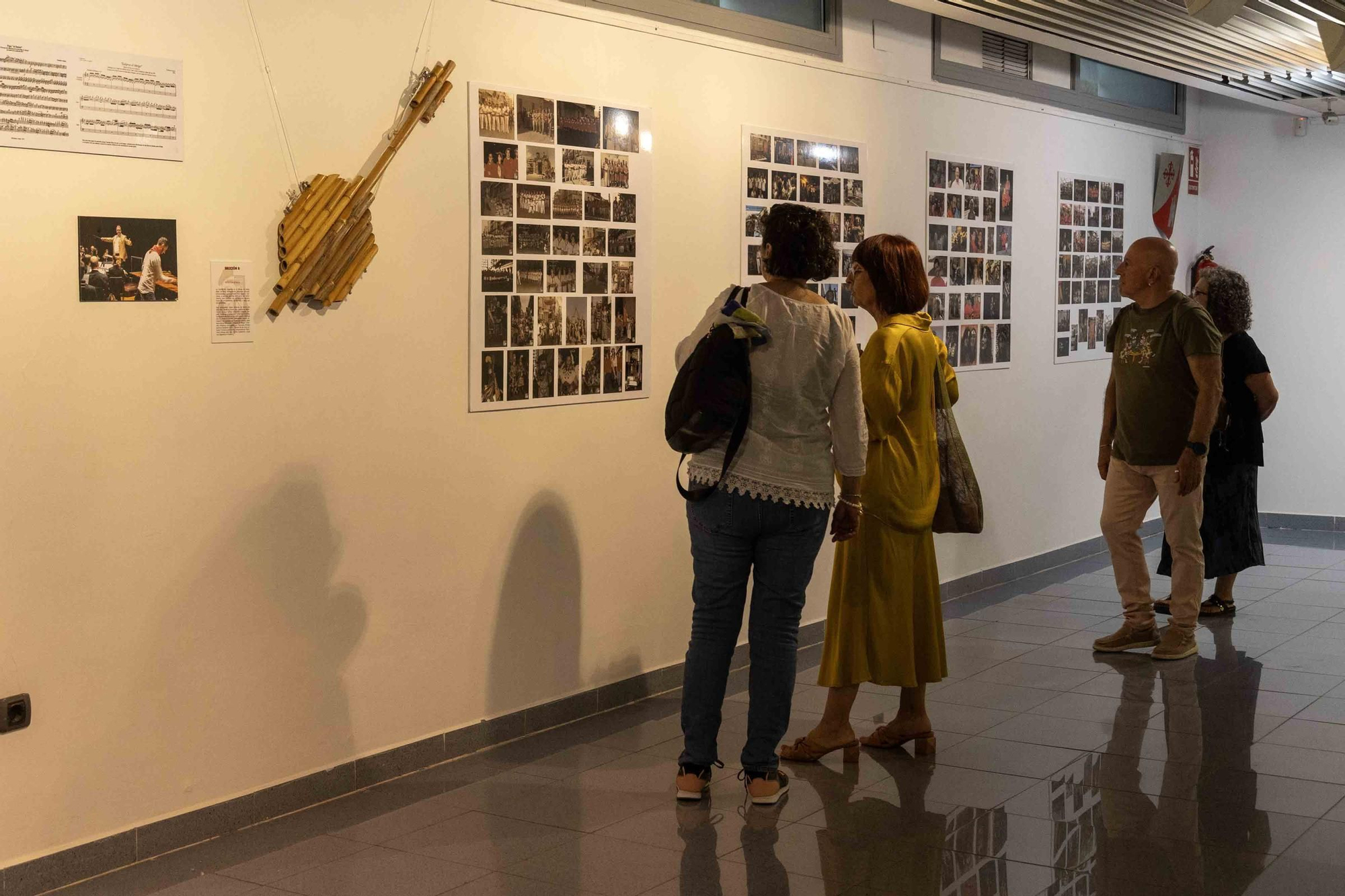 La Fila Navarros de San Blas expone sus 50 años de historia en el Club Información.
