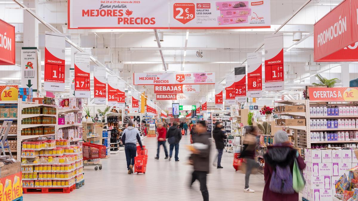 Alcampo abrió en Utebo su primer hipermercado en España y está muy vinculado con el territorio y los agricultores, ganaderos y productores aragoneses.