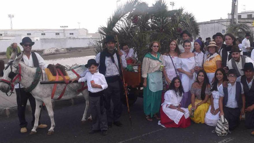 Romería con ofrenda al santo