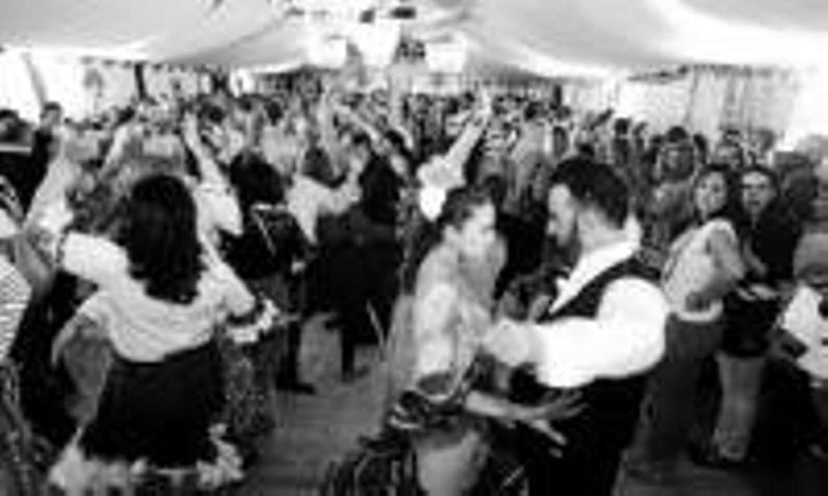 La calle Moret se iluminó con la feria