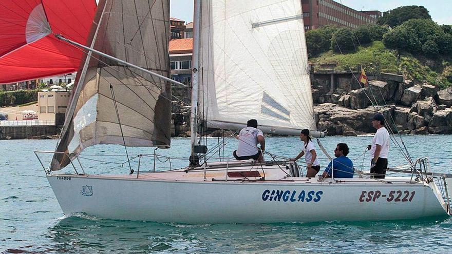 El &quot;Gin Glass&quot;, durante la regata.