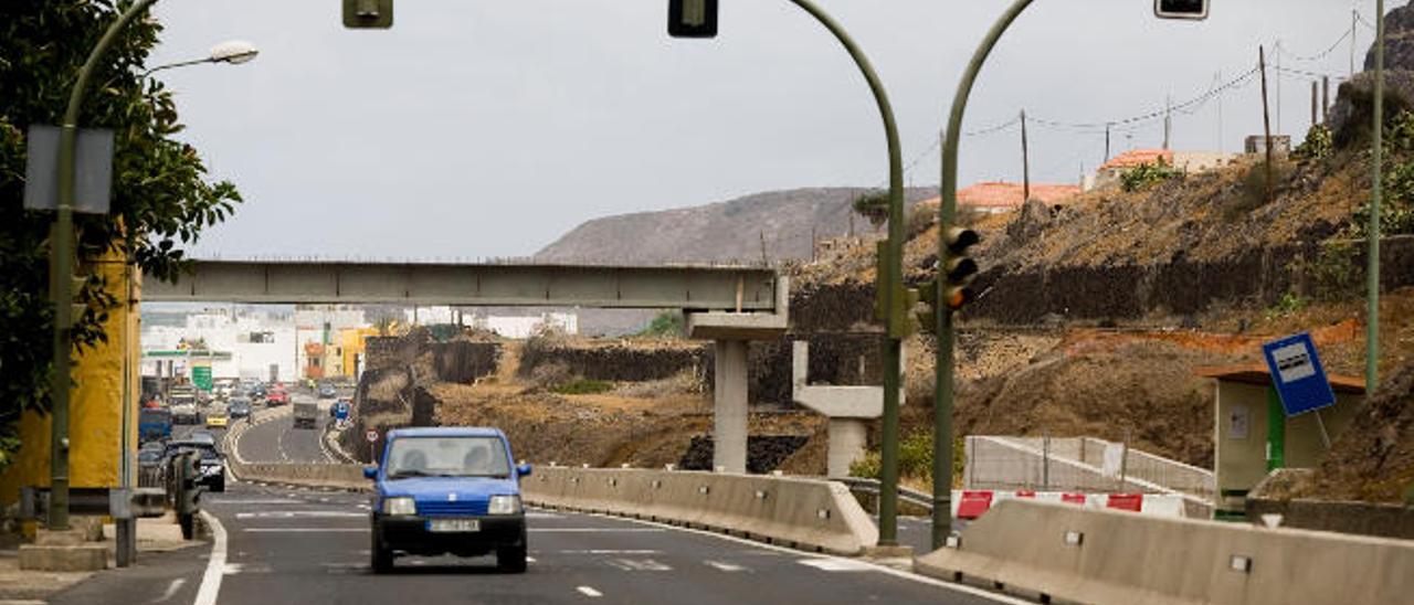 Tramo de la autovía del Norte a su paso por El Altillo.