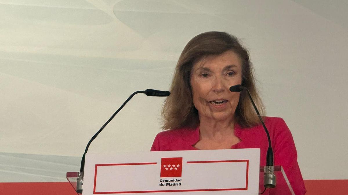 María José González del Valle, hermana de la fallecida, durante su intervención en el acto.
