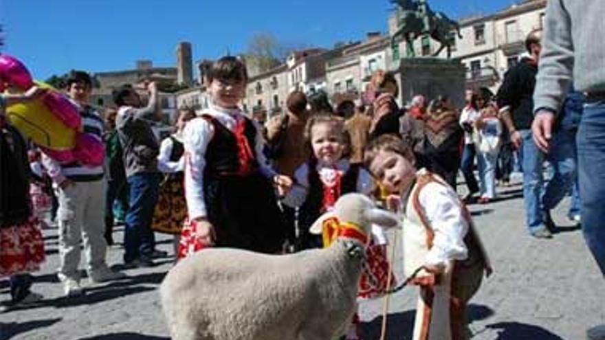 Más de 15.000 personas entonan los cánticos del popular ´Chíviri´ en Trujillo