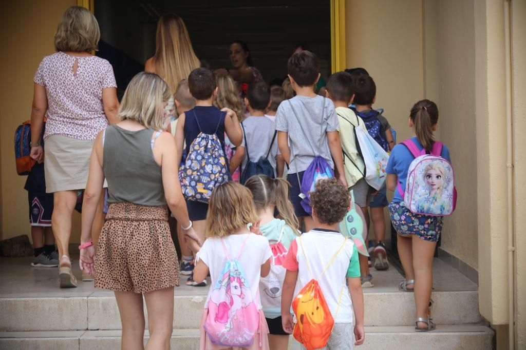 Así se ha vivido la vuelta al cole en las calles y colegios de Alicante