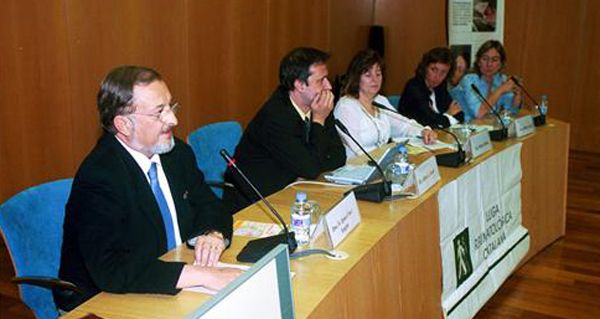 Foto de archivo de una de las conferencias del profesor Jovell