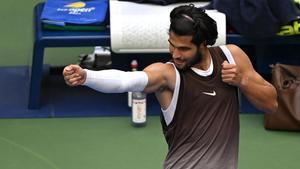 Alcaraz celebrando su victoria contra Wu en el US Open