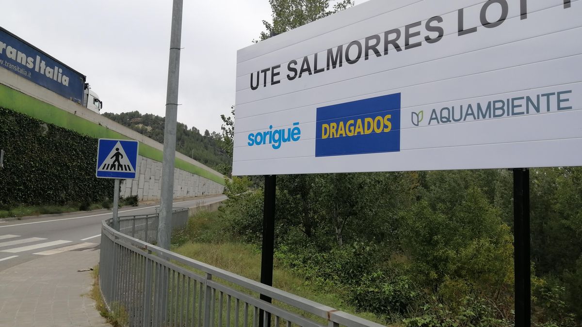 Cartell que anuncia a Sant Vicenç l'obra del nou col·lector de salmorres