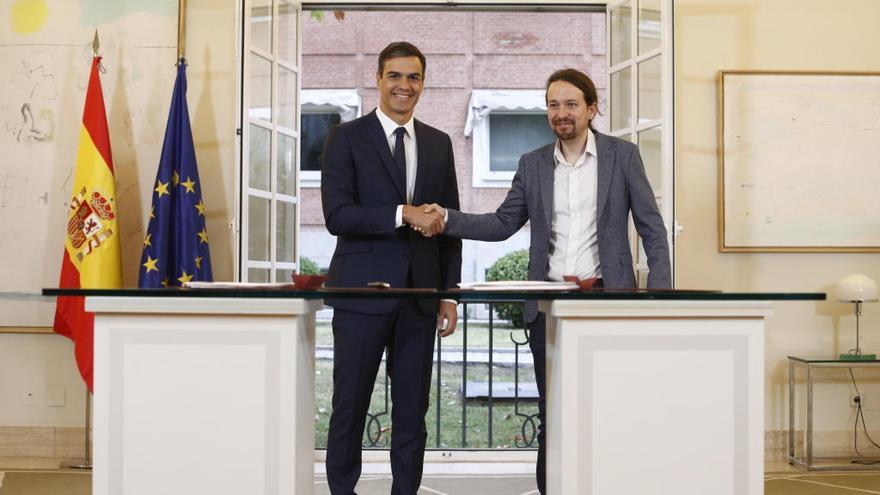 Sánchez i Iglesias pacten elevar el salari mínim a 900 euros