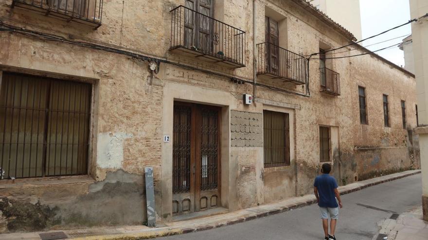 El viejo edificio de la Muy Noble de l&#039;Alcora se ubica en la calle Pintor Ferrer y se pretende conectar con el almacén municipal.