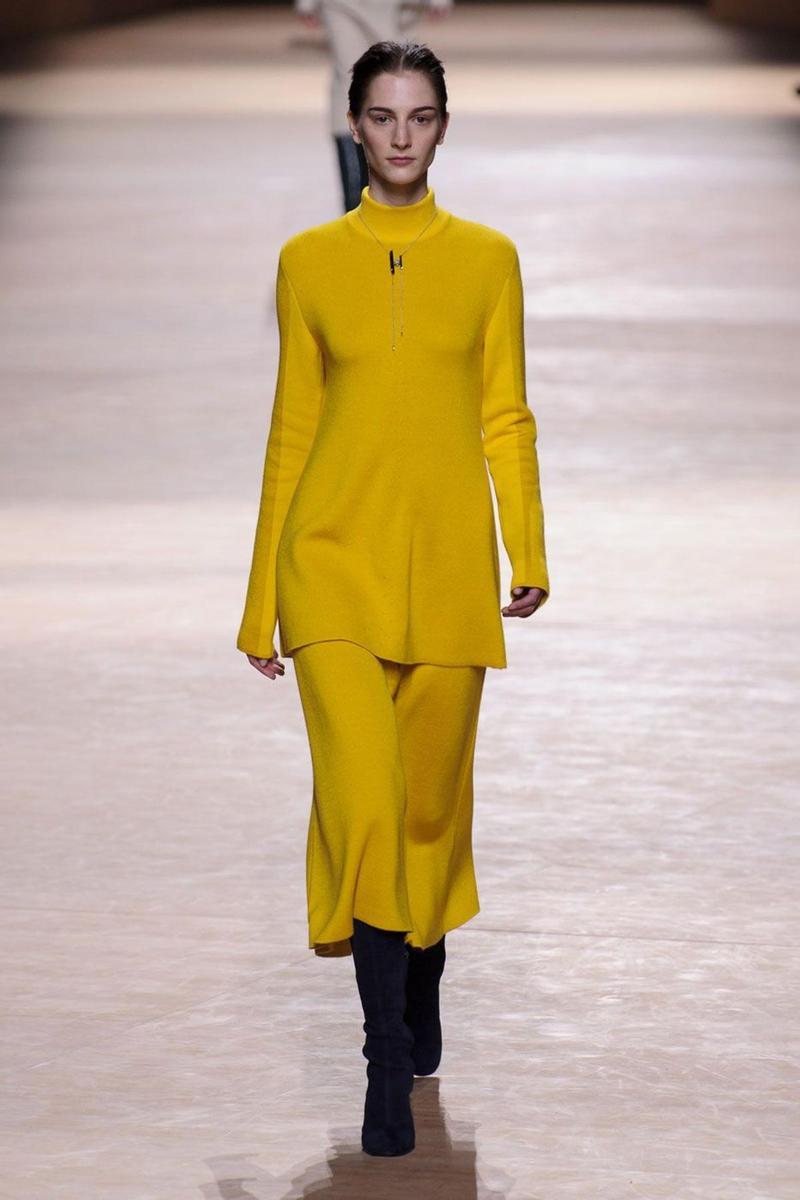 Hermès Otoño-Invierno 2015-16, falda y blusa en amarillo