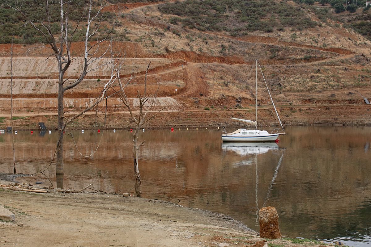 El pantano de La Breña bajo mínimos