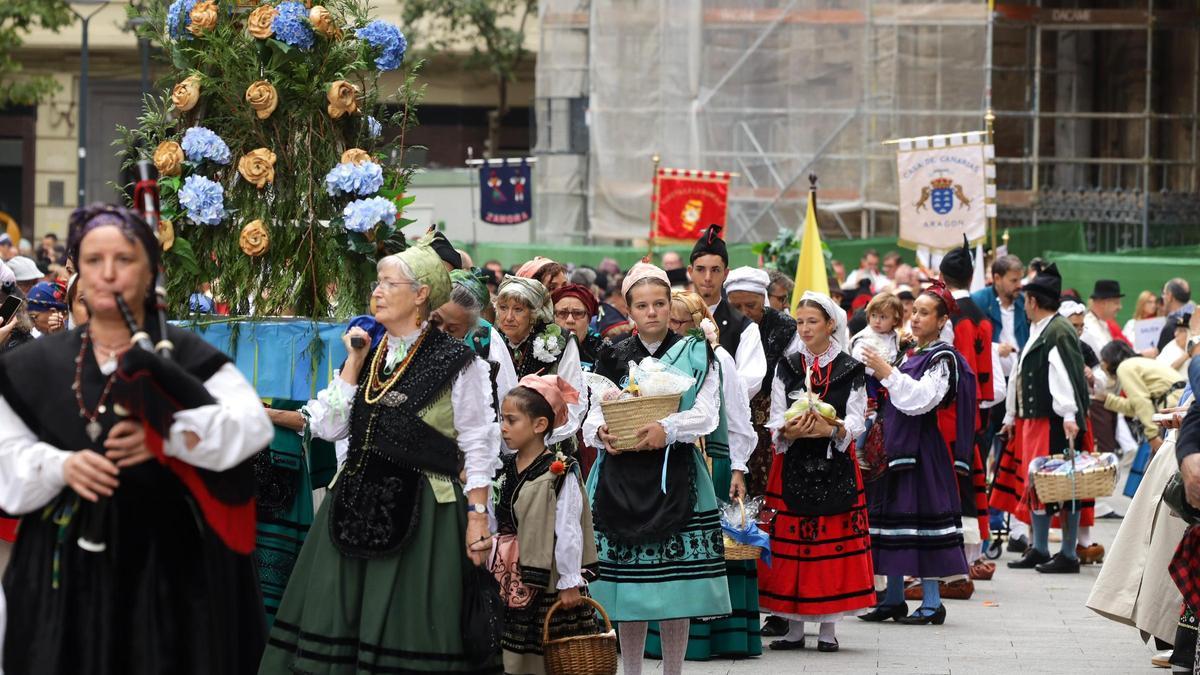 La Ofrenda de Frutos brilla un año más por el centro de Zaragoza