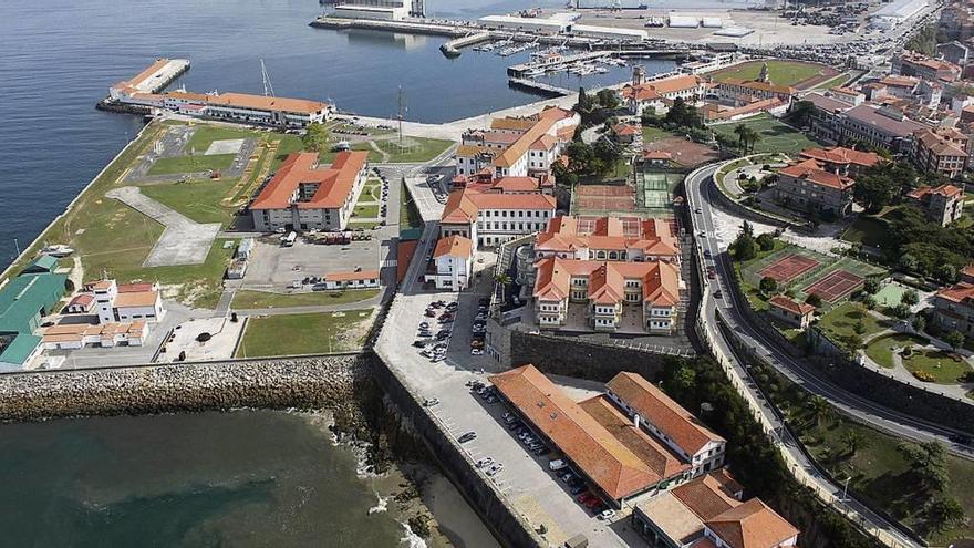 Vista aérea de la Escuela Naval. // S.Álvarez