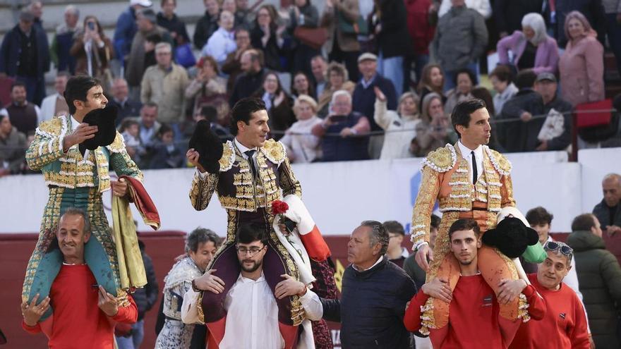 Perera, Talavante y Ortega por la Puerta Grande