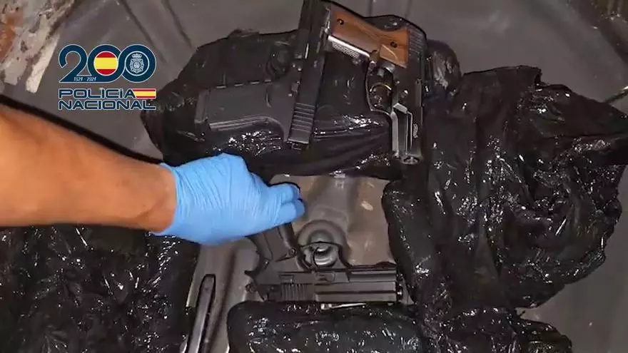 Interceptan en Alicante un vehículo con destino Burdeos que transportaba armas modificadas