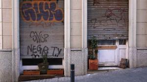 Local comercial del barrio de Can Baró, en Barcelona, convertido en vivienda.
