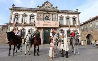 La farándula medieval llena las calles de Pontevedra