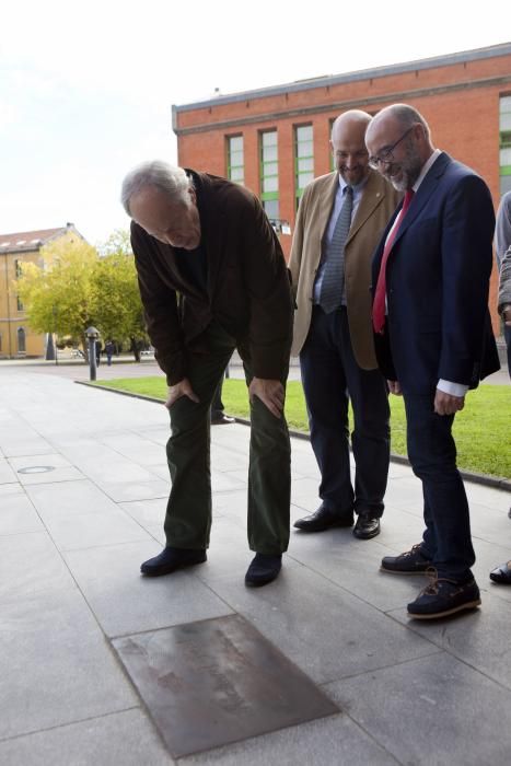 Richard Ford en un encuentro con estudiantes y profesores en la Facultad y Filosofía y Letras