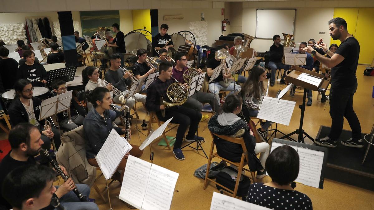 Ensayo de la Banda de Música de Chapela. / José Lores