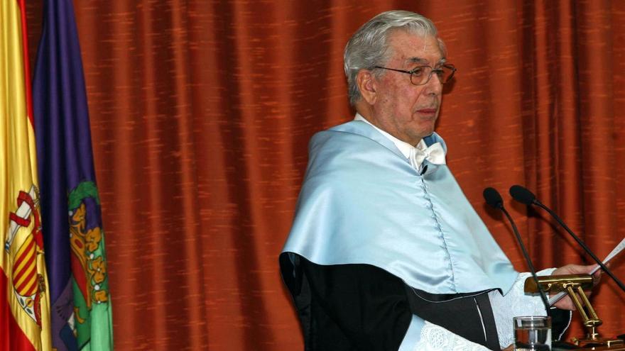 Mario Vargas Llosa, durante su nombramiento como Doctor Honoris Causa por la UMA