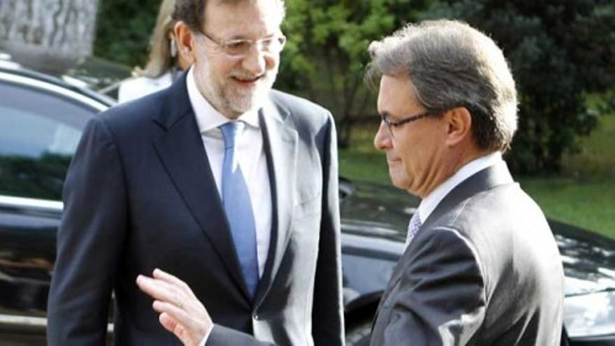 Mas evita posar junto a Rajoy a la llegada del Foro 5+5