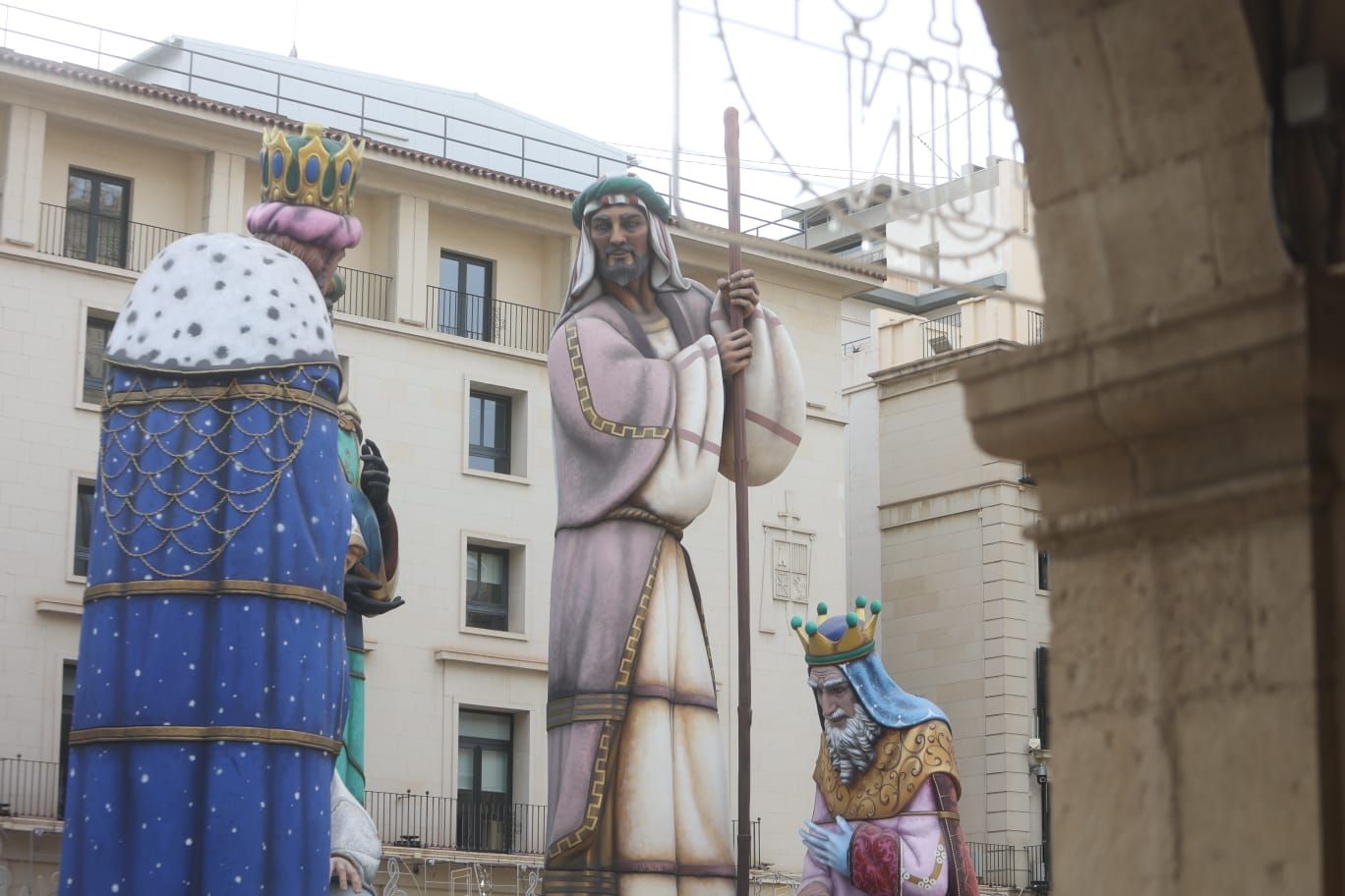 Se armó el Belén en Alicante, así luce el monumental nacimiento en la Plaza del Ayuntamiento