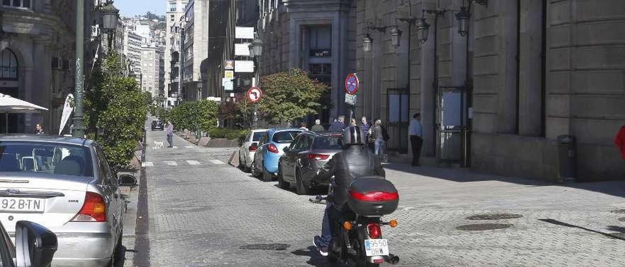 Vista de Marqués de Valladares, calle en la que el Concello eliminará también los adoquines. // Ricardo Grobas