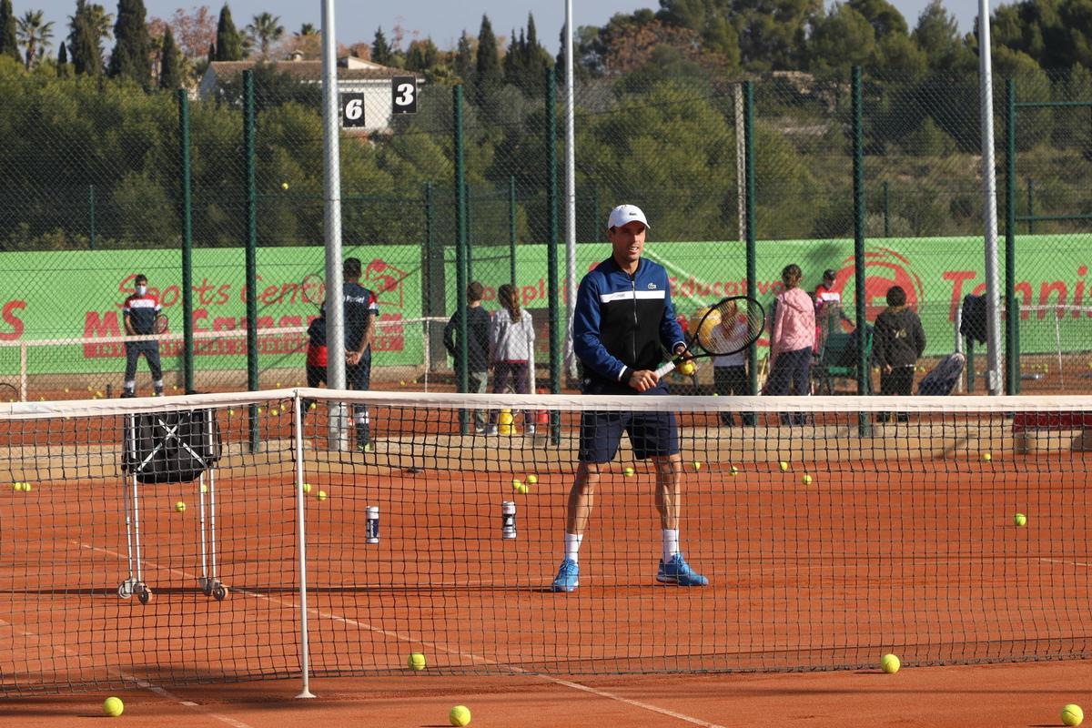 Clases dirigidas por grandes profesionales del tenis