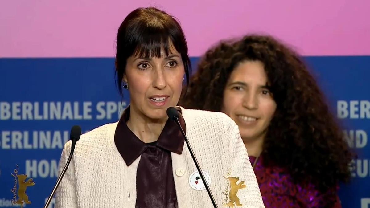 La cineasta molinense Eva Libertad recibe uno de los premios en la Berlinale.