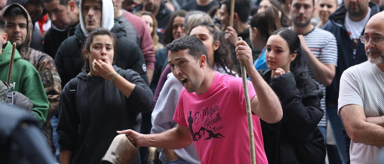 Protesta ganadera, el pasado viernes, ante la Consejería de Medio Rural, en Oviedo.