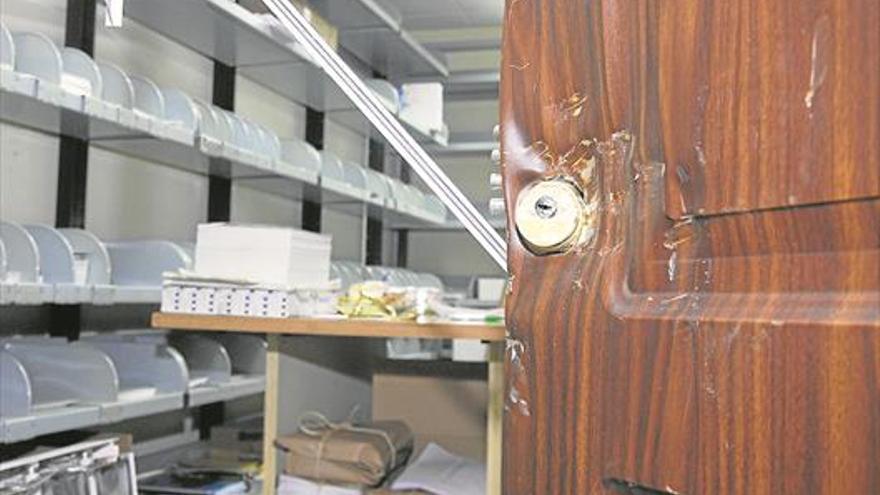 Los cerrajeros detectan aldabas de hace 30 años y piden un plan renove