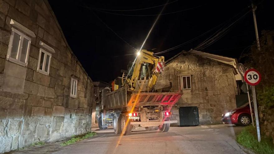 El camión tratando de zafarse.