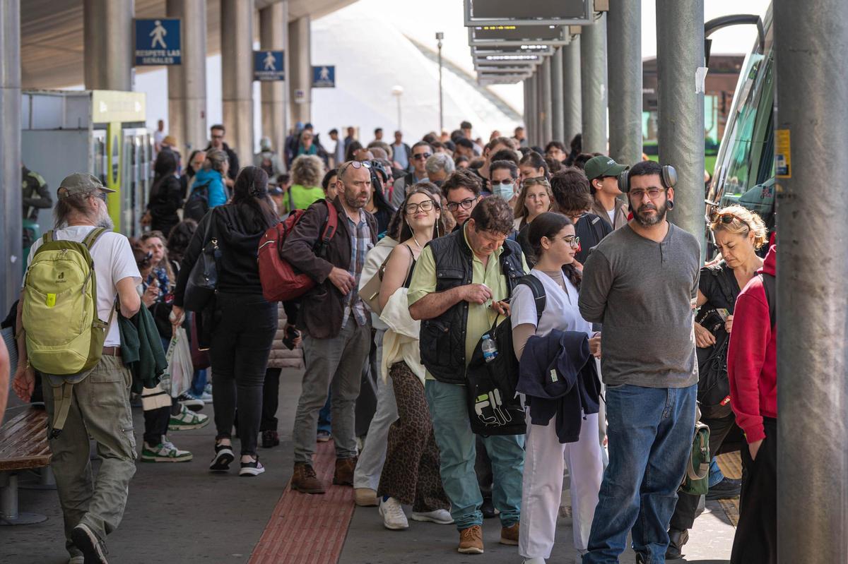 El Intercambiador de Santa Cruz de Tenerife se queda pequeño