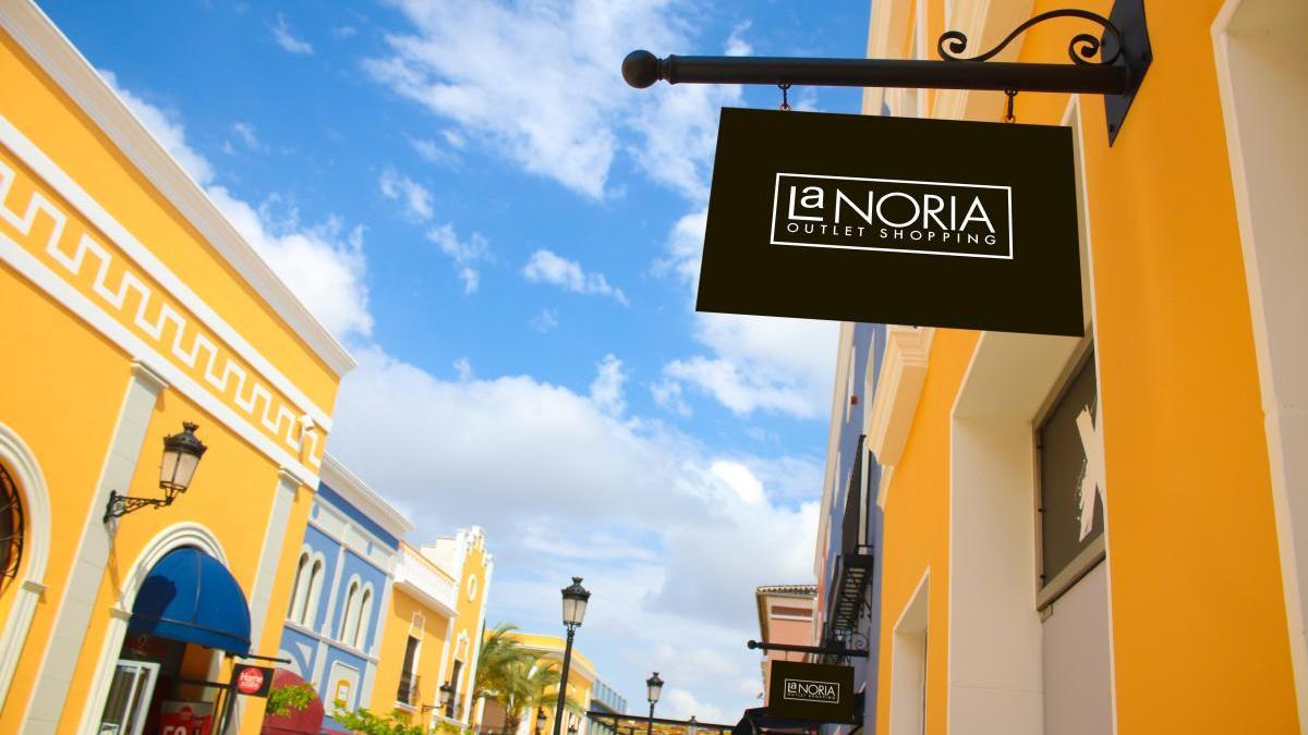 CC La Noria reabre con stock acumulado de grandes marcas