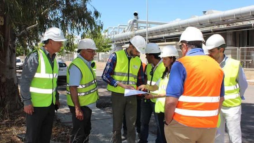 El alcalde, Manolo Civera, visitó ayer las obras en Carrasses.