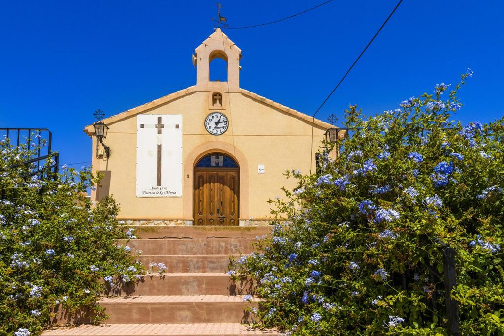 En La Murta hay un antigua ermita dedicada a la Santa Cruz.