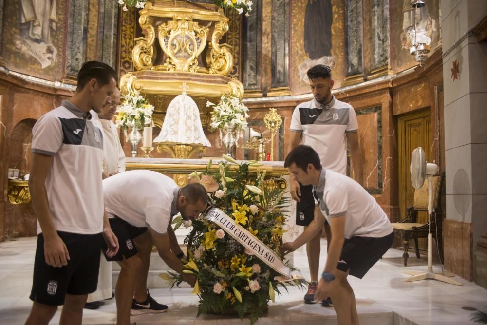 FC Cartagena: Ofrenda floral a la Virgen de la Car