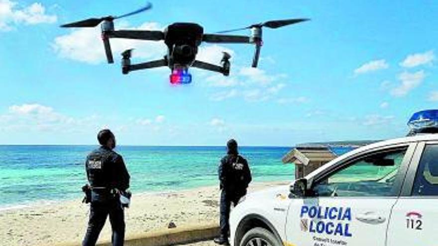 Dron de la Policía local de Formentera para controlar que se respeta el confinamiento. 