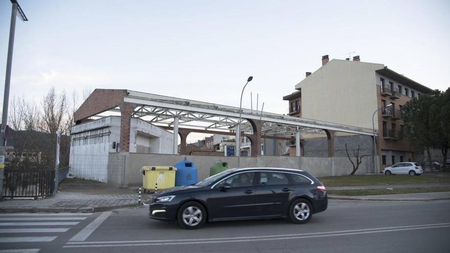 Una imatge de l&#039;antiga gasolinera de Sallent, amb la finca ja tancada