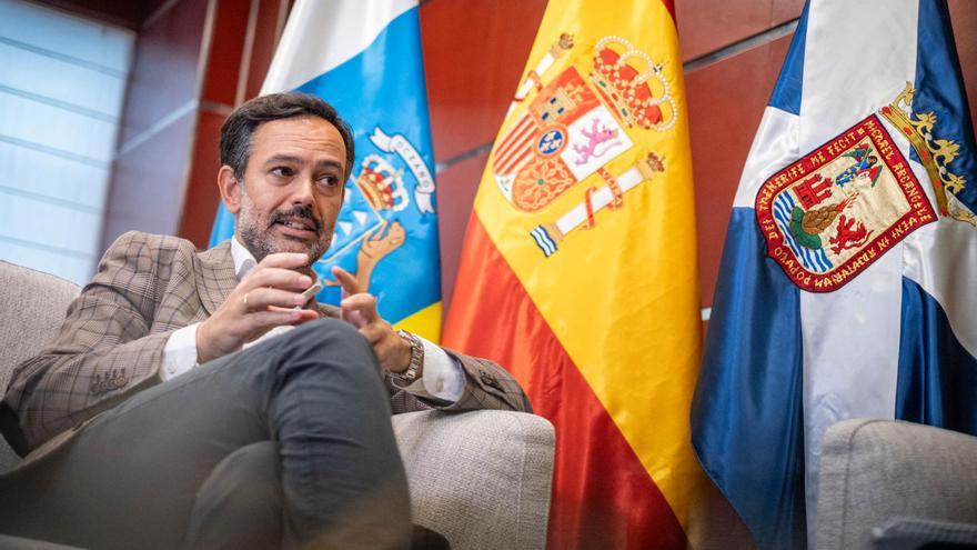 Lope Afonso habla sobre todos los temas de referencia en el Cabildo de Tenerife
