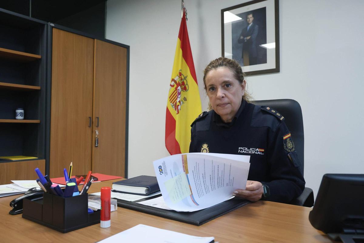 La primera comisaria que ejerce en Vigo tiene una trayectoria profesional de más de 30 años.