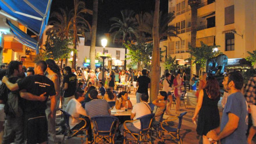 Comercio de restauración en el centro de Estepona.